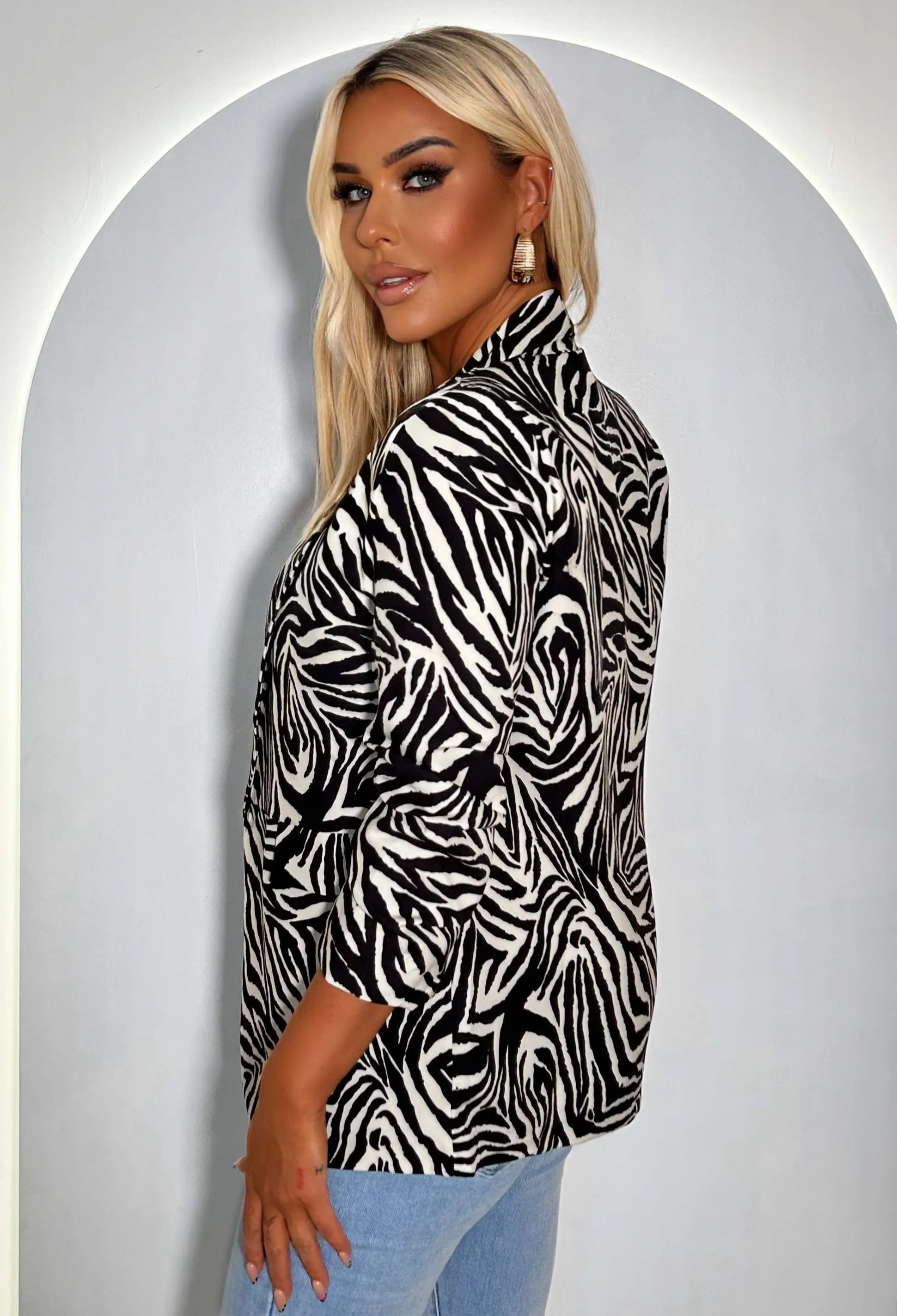 Iconic Night Black Shawl Neck Ruched Sleeve Animal Printed Blazer